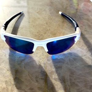 Oakley youth sunglasses good condition.